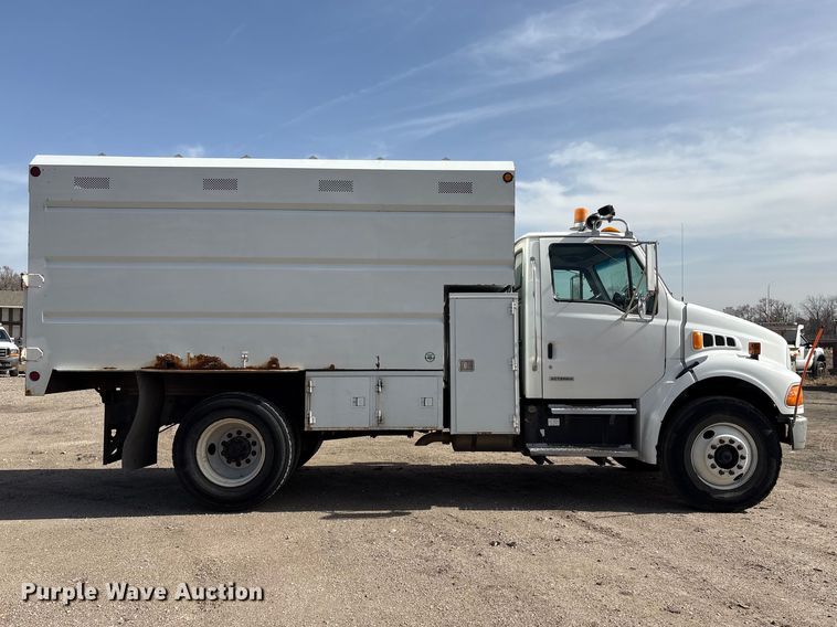 image for item EA4556 2001 Sterling M7500  chipper truck