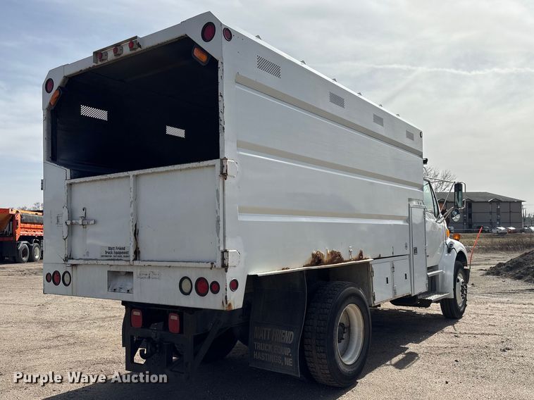 image for item EA4556 2001 Sterling M7500  chipper truck