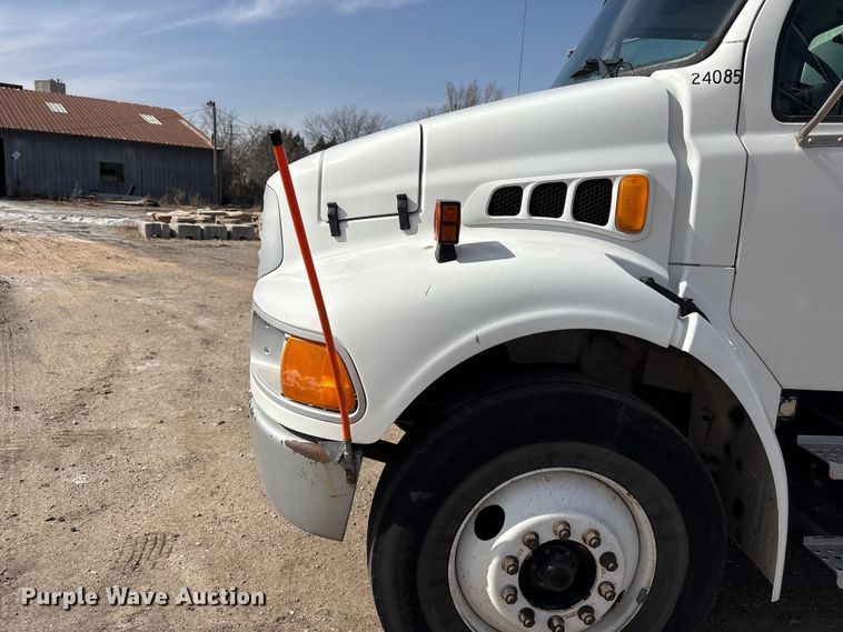 image for item EA4556 2001 Sterling M7500  chipper truck