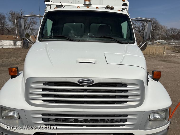 image for item EA4556 2001 Sterling M7500  chipper truck