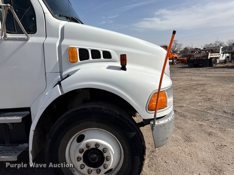 image for item EA4556 2001 Sterling M7500  chipper truck