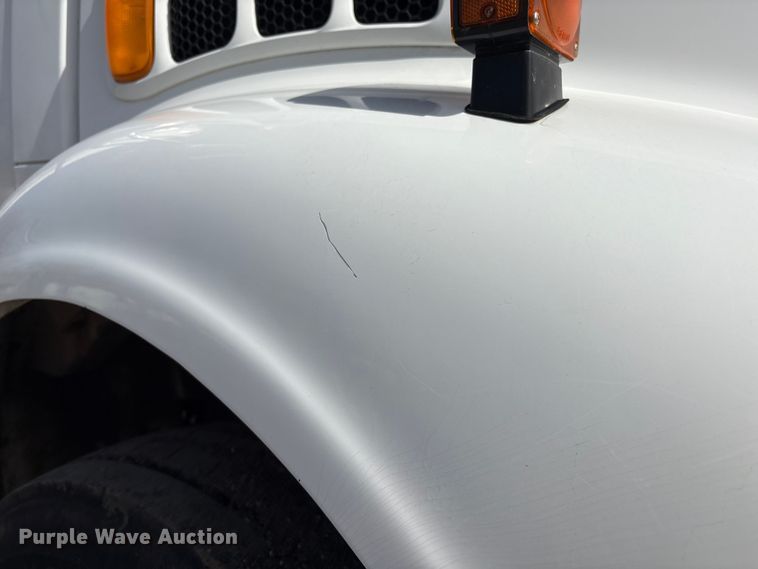 image for item EA4556 2001 Sterling M7500  chipper truck