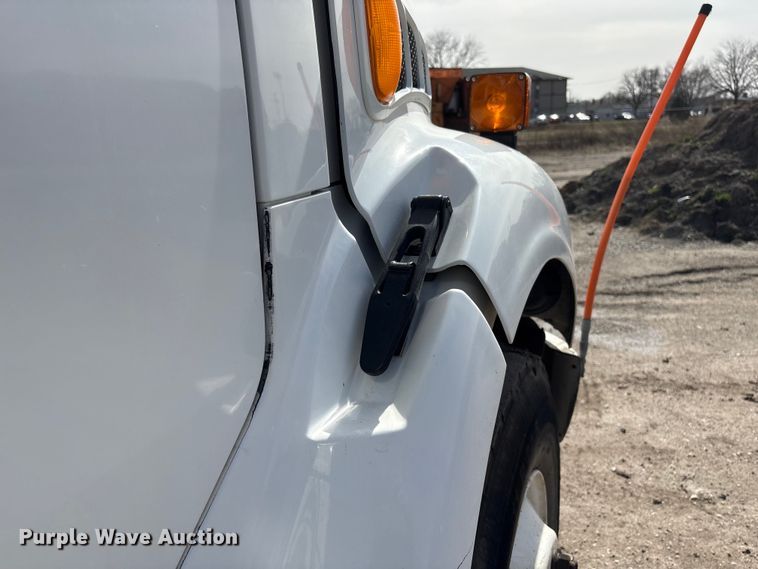 image for item EA4556 2001 Sterling M7500  chipper truck