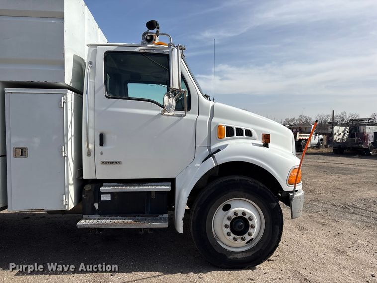 image for item EA4556 2001 Sterling M7500  chipper truck