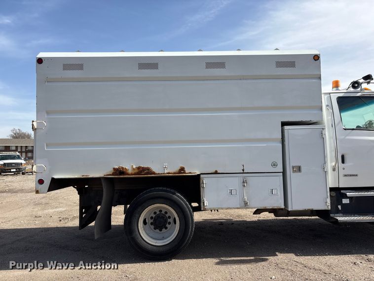 image for item EA4556 2001 Sterling M7500  chipper truck