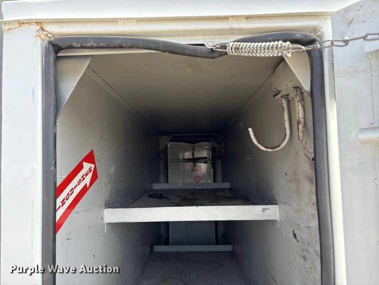 image for item EA4556 2001 Sterling M7500  chipper truck