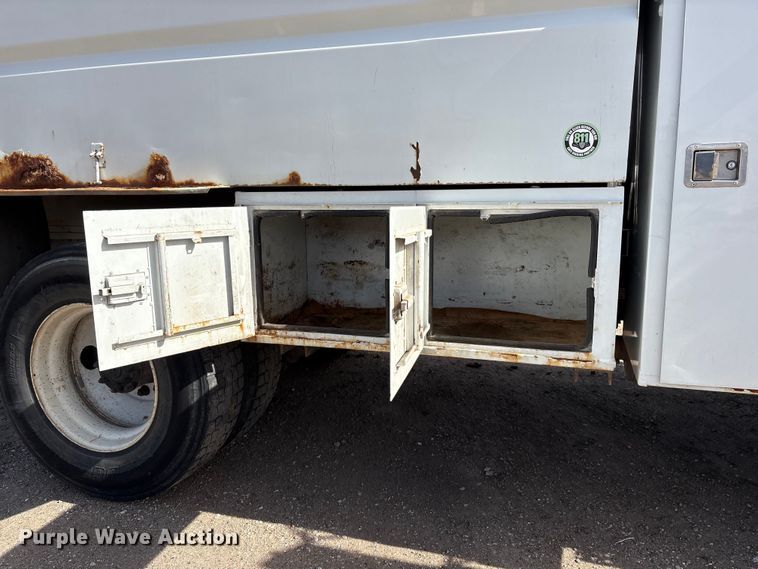 image for item EA4556 2001 Sterling M7500  chipper truck