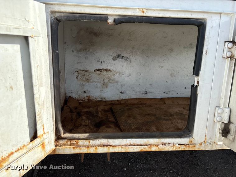 image for item EA4556 2001 Sterling M7500  chipper truck