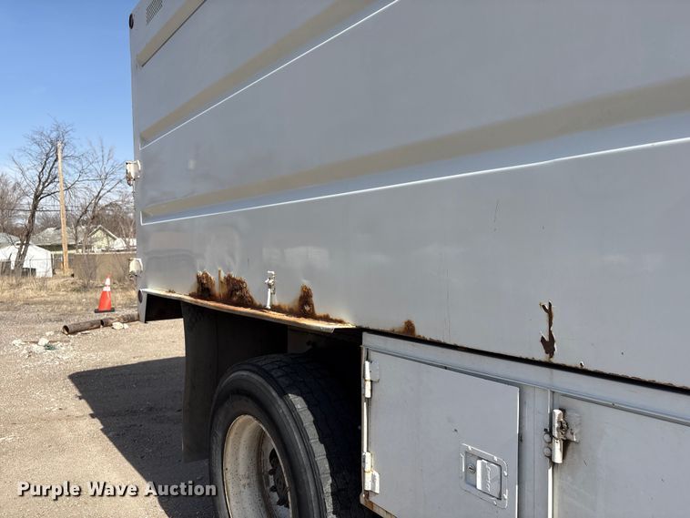 image for item EA4556 2001 Sterling M7500  chipper truck