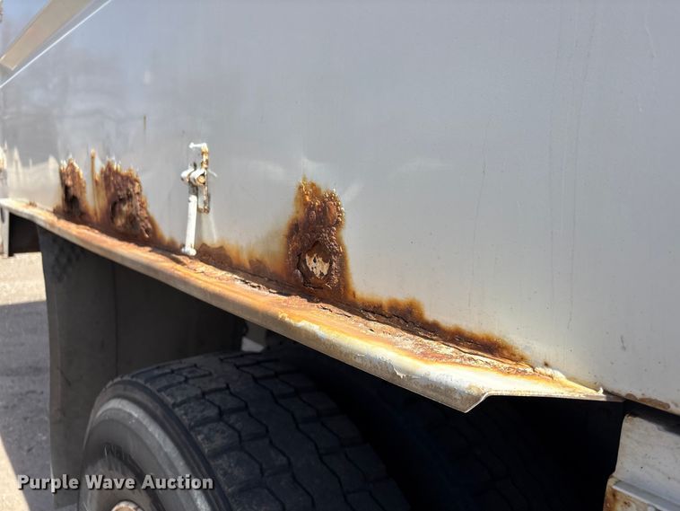 image for item EA4556 2001 Sterling M7500  chipper truck