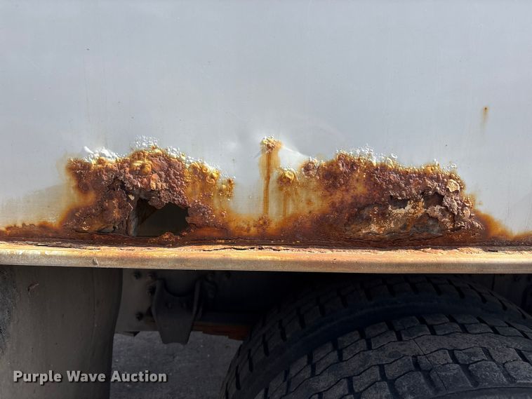 image for item EA4556 2001 Sterling M7500  chipper truck