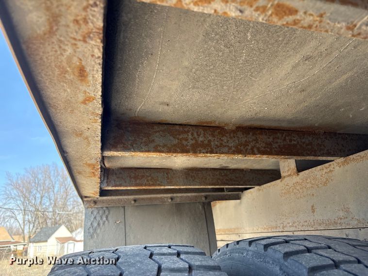 image for item EA4556 2001 Sterling M7500  chipper truck