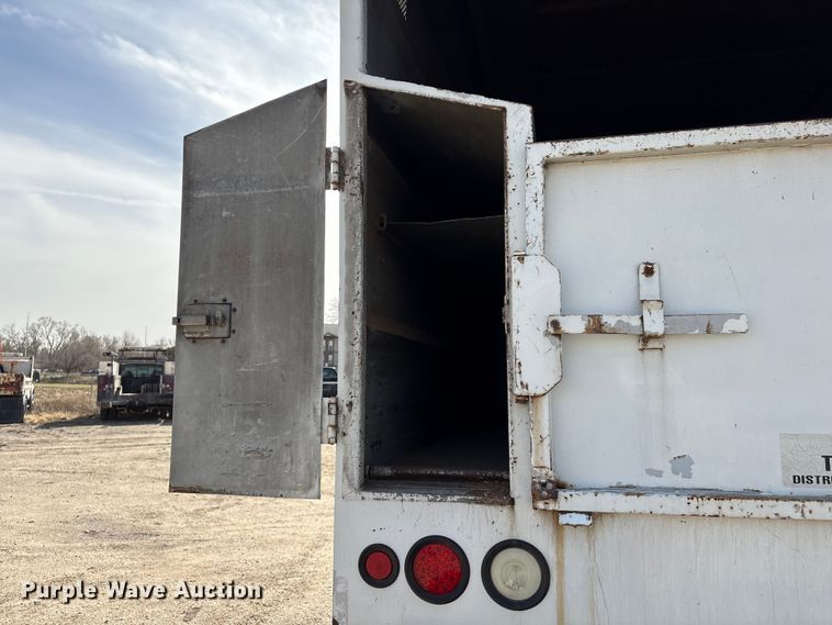 image for item EA4556 2001 Sterling M7500  chipper truck