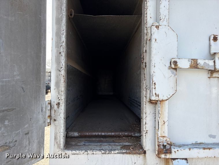 image for item EA4556 2001 Sterling M7500  chipper truck