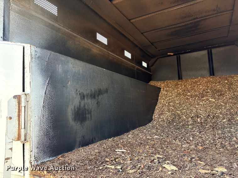 image for item EA4556 2001 Sterling M7500  chipper truck