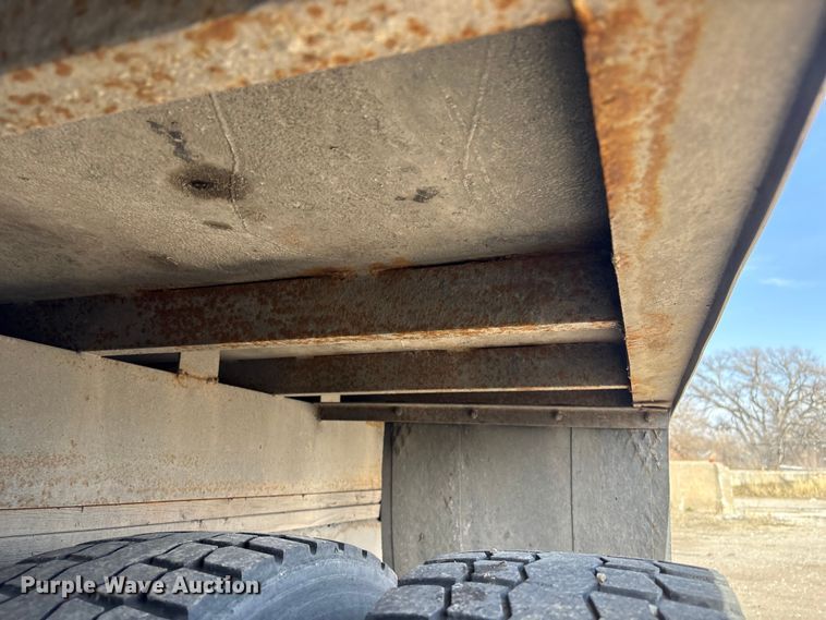 image for item EA4556 2001 Sterling M7500  chipper truck