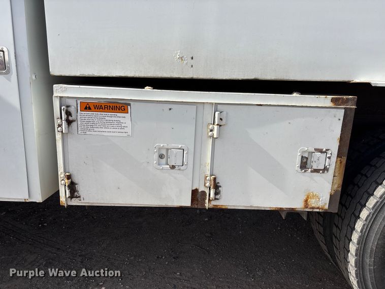 image for item EA4556 2001 Sterling M7500  chipper truck