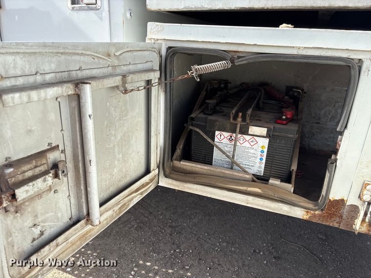 image for item EA4556 2001 Sterling M7500  chipper truck