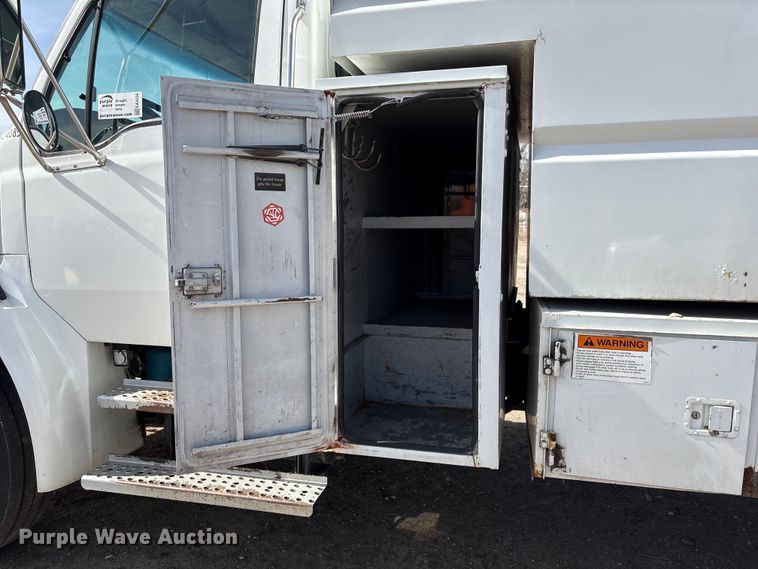 image for item EA4556 2001 Sterling M7500  chipper truck