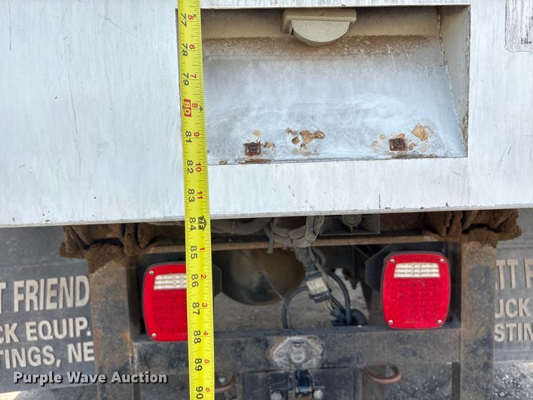 image for item EA4556 2001 Sterling M7500  chipper truck