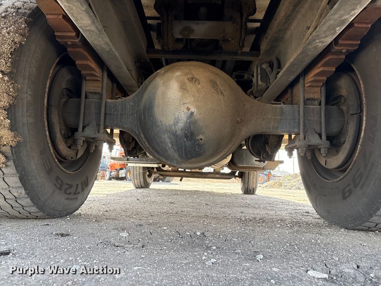 image for item EA4556 2001 Sterling M7500  chipper truck