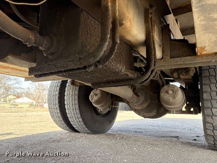 image for item EA4556 2001 Sterling M7500  chipper truck