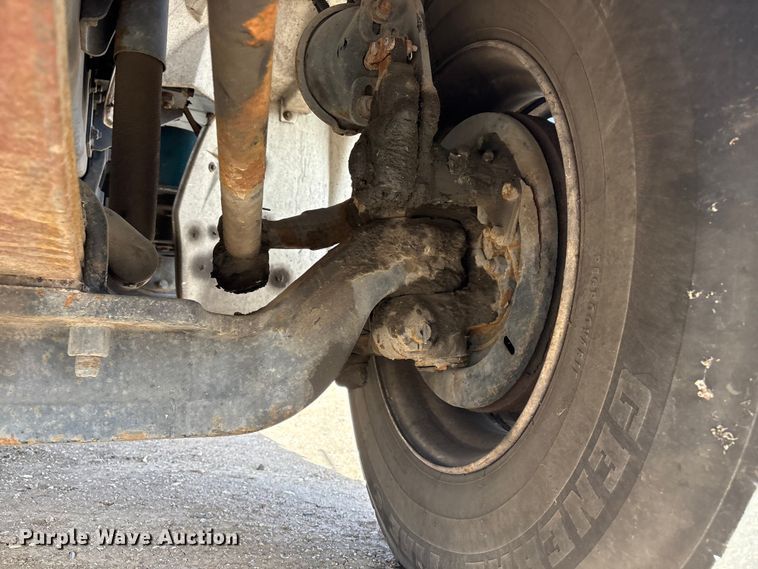 image for item EA4556 2001 Sterling M7500  chipper truck