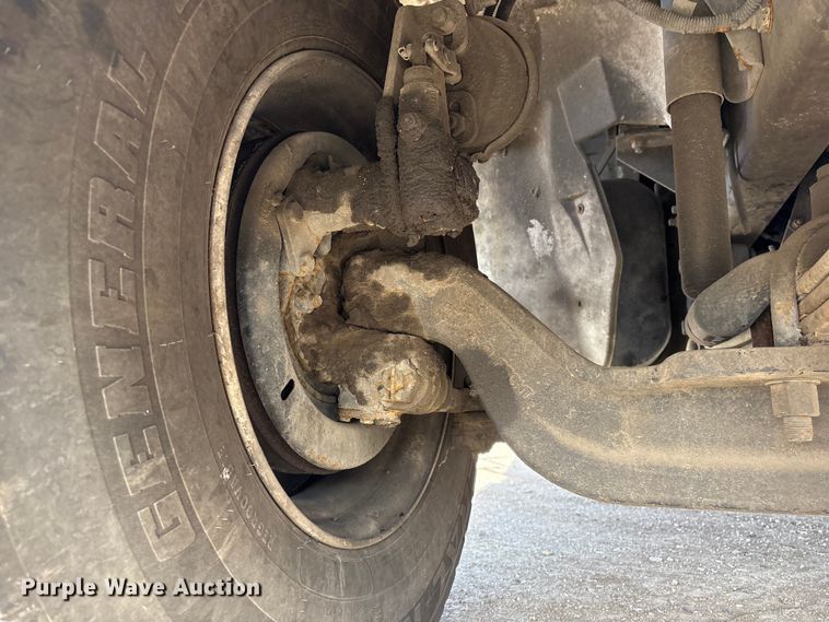 image for item EA4556 2001 Sterling M7500  chipper truck