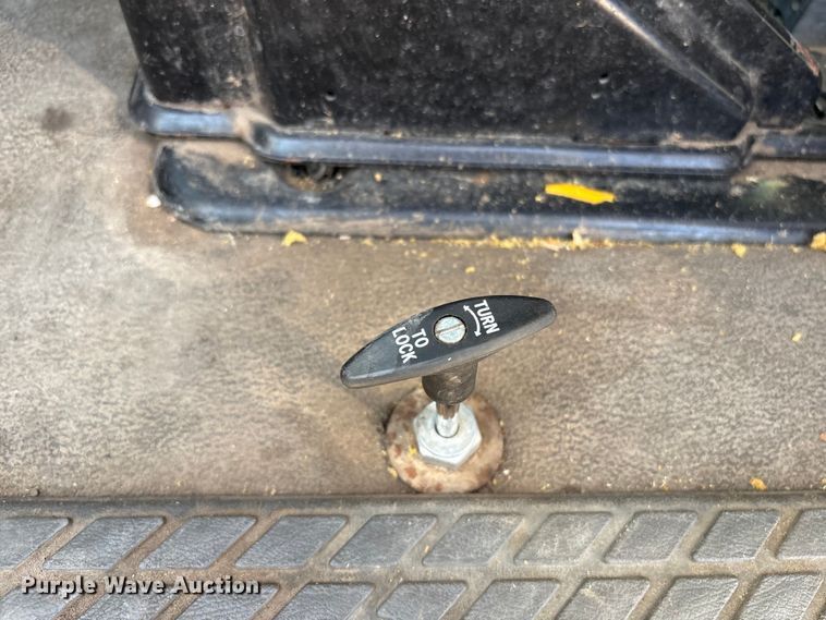 image for item EA4556 2001 Sterling M7500  chipper truck