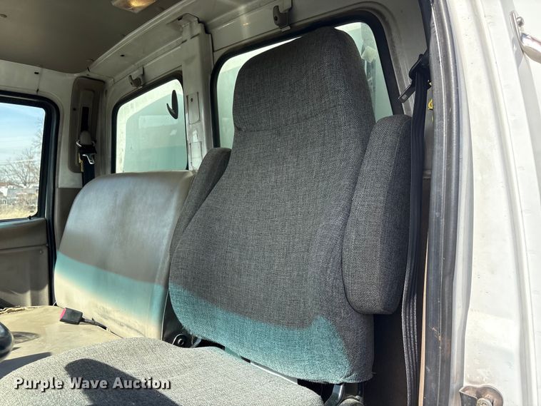 image for item EA4556 2001 Sterling M7500  chipper truck