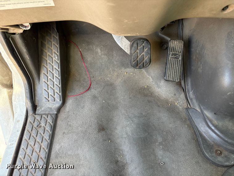 image for item EA4556 2001 Sterling M7500  chipper truck