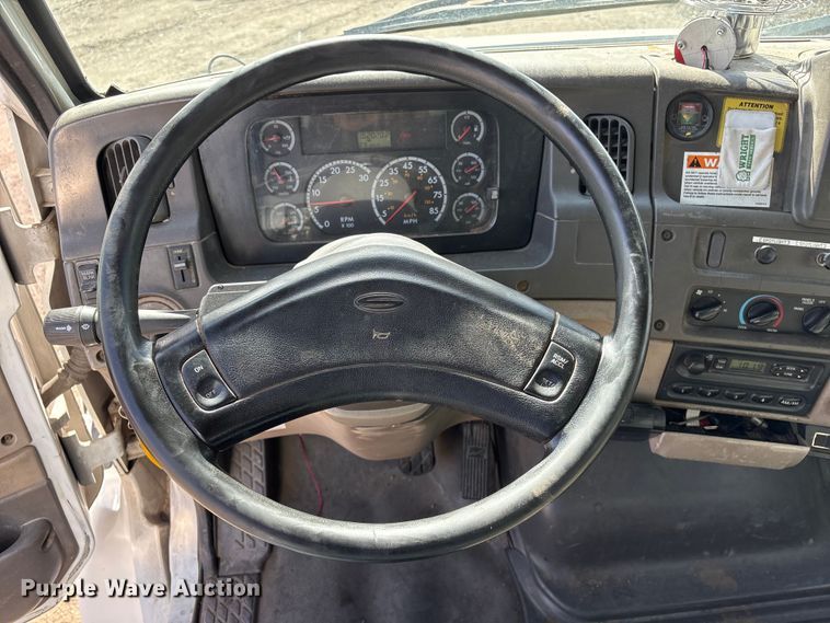 image for item EA4556 2001 Sterling M7500  chipper truck