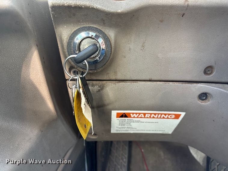 image for item EA4556 2001 Sterling M7500  chipper truck