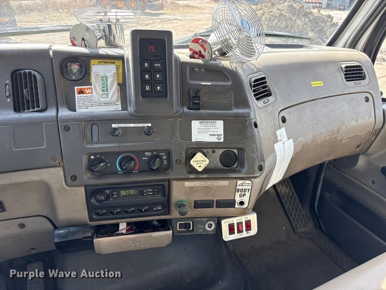 image for item EA4556 2001 Sterling M7500  chipper truck