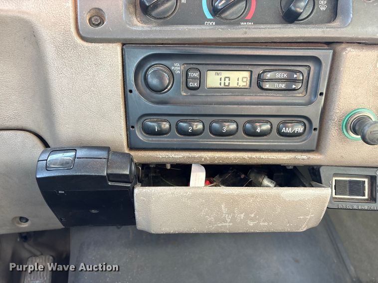 image for item EA4556 2001 Sterling M7500  chipper truck