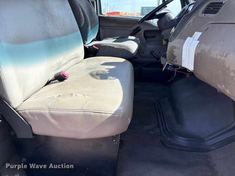 image for item EA4556 2001 Sterling M7500  chipper truck