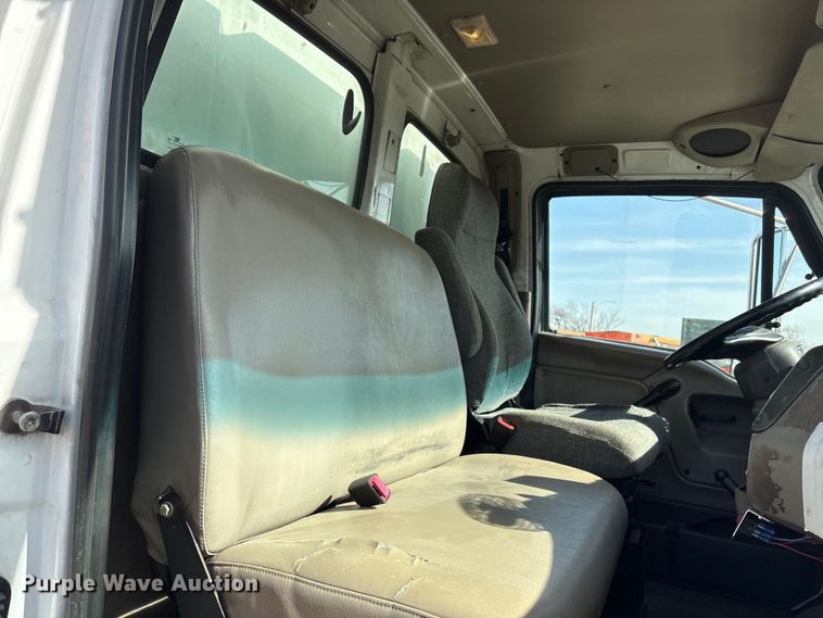 image for item EA4556 2001 Sterling M7500  chipper truck