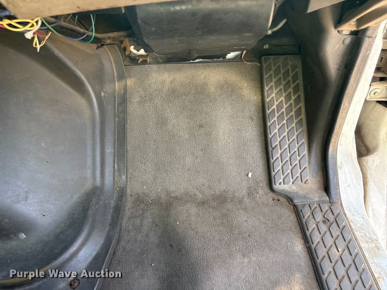 image for item EA4556 2001 Sterling M7500  chipper truck