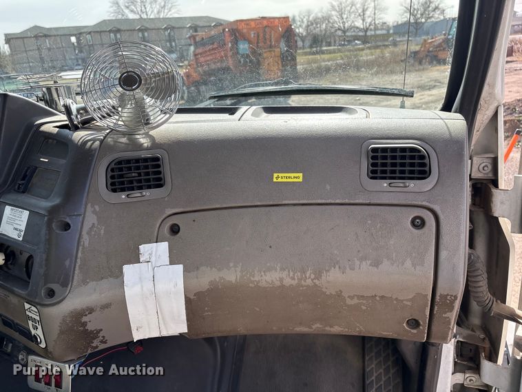 image for item EA4556 2001 Sterling M7500  chipper truck