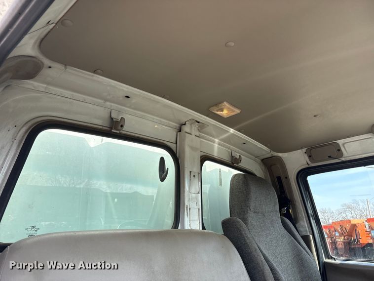 image for item EA4556 2001 Sterling M7500  chipper truck