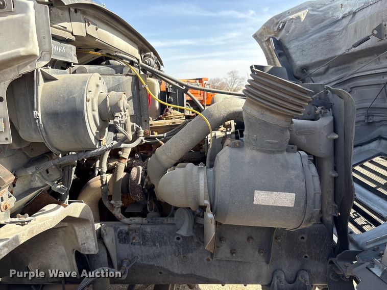 image for item EA4556 2001 Sterling M7500  chipper truck