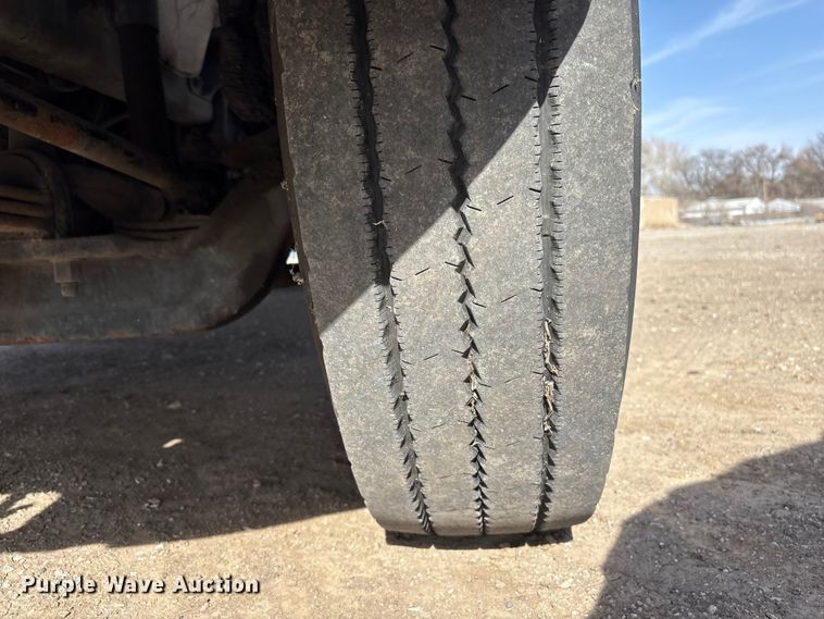 image for item EA4556 2001 Sterling M7500  chipper truck