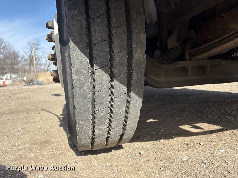 image for item EA4556 2001 Sterling M7500  chipper truck