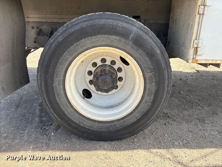 image for item EA4556 2001 Sterling M7500  chipper truck