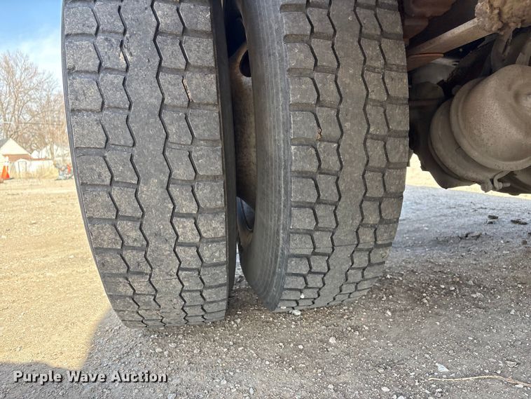 image for item EA4556 2001 Sterling M7500  chipper truck