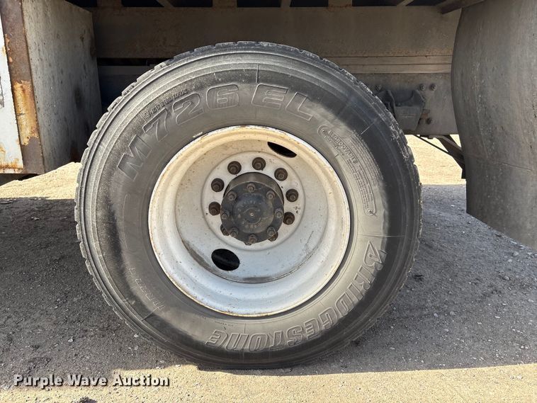 image for item EA4556 2001 Sterling M7500  chipper truck