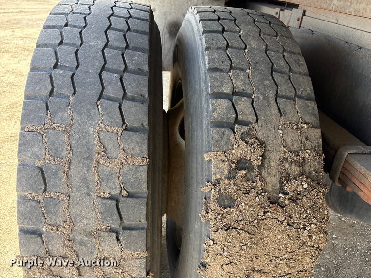 image for item EA4556 2001 Sterling M7500  chipper truck