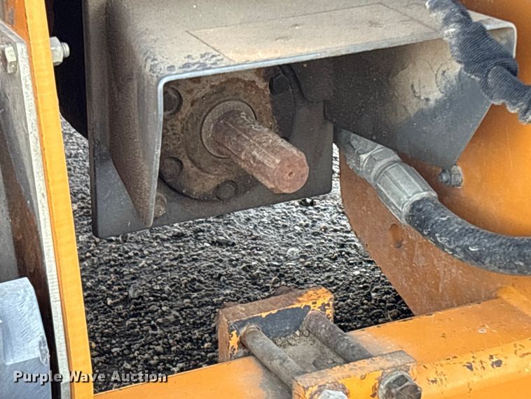 image for item EA4557 2004 Case 570 MXT landscape tractor