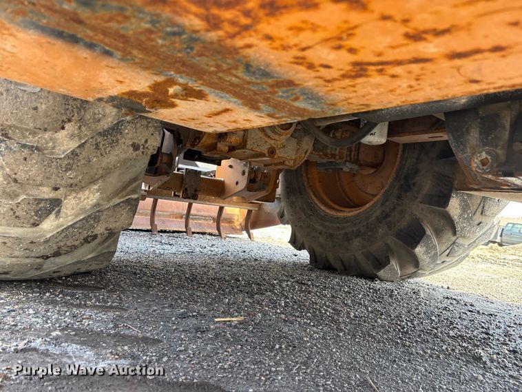 image for item EA4557 2004 Case 570 MXT landscape tractor