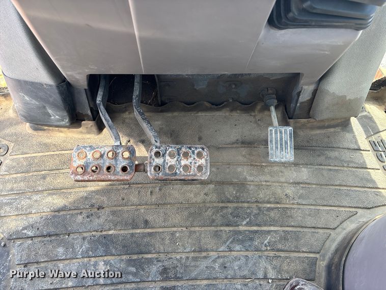 image for item EA4557 2004 Case 570 MXT landscape tractor